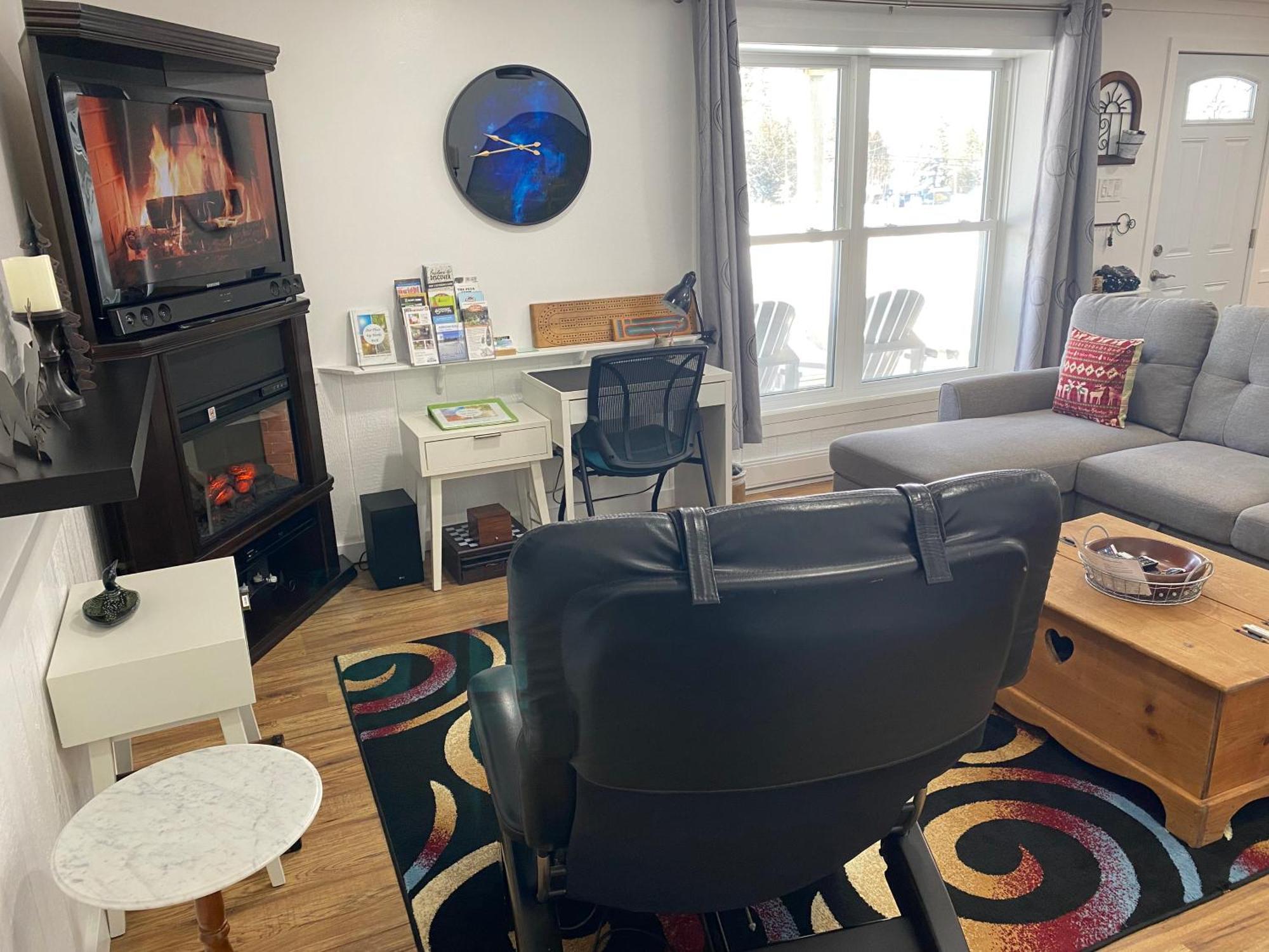 Our Place Up North Bnb 亨茨维尔 外观 照片
