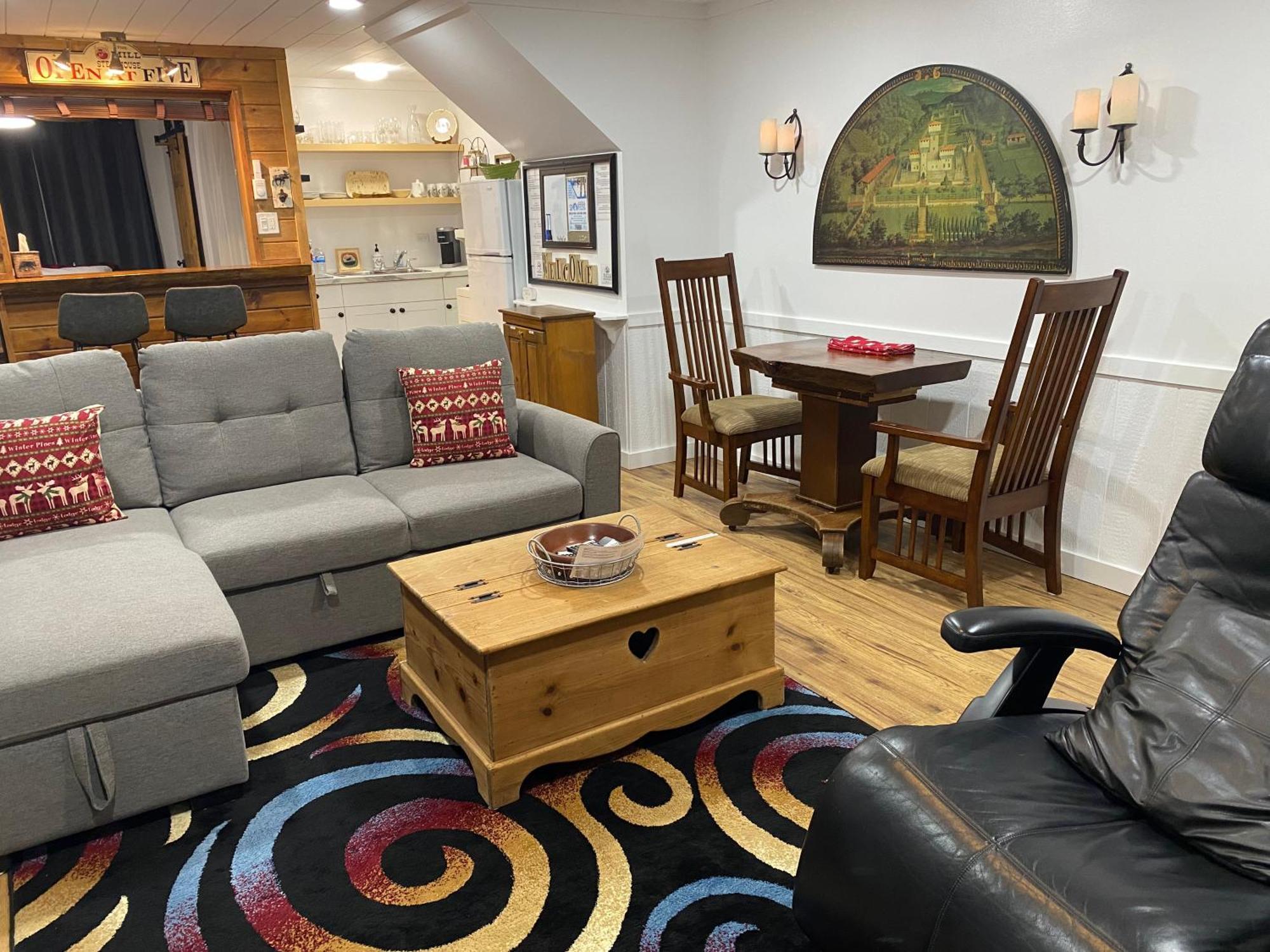 Our Place Up North Bnb 亨茨维尔 外观 照片
