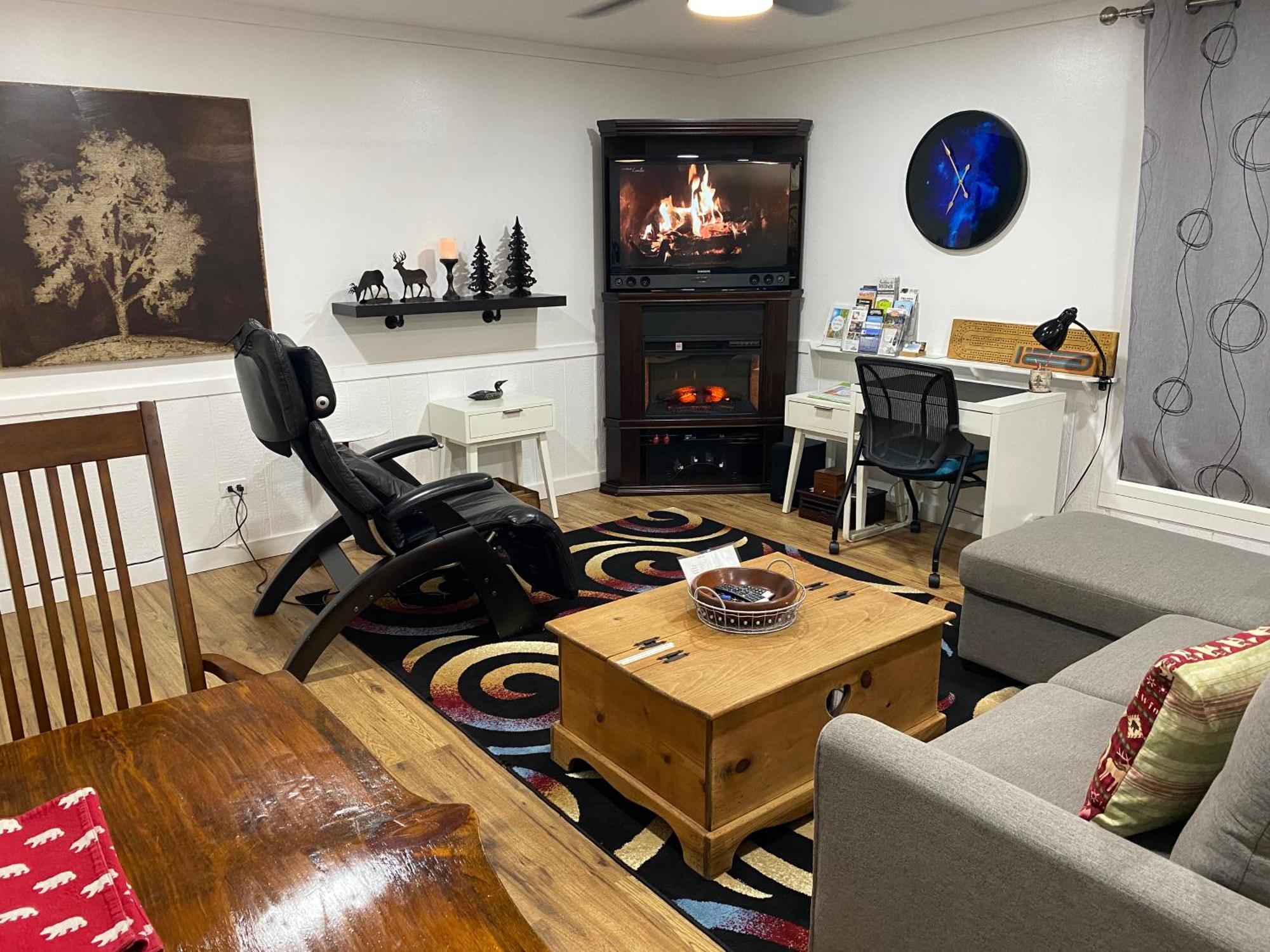 Our Place Up North Bnb 亨茨维尔 外观 照片