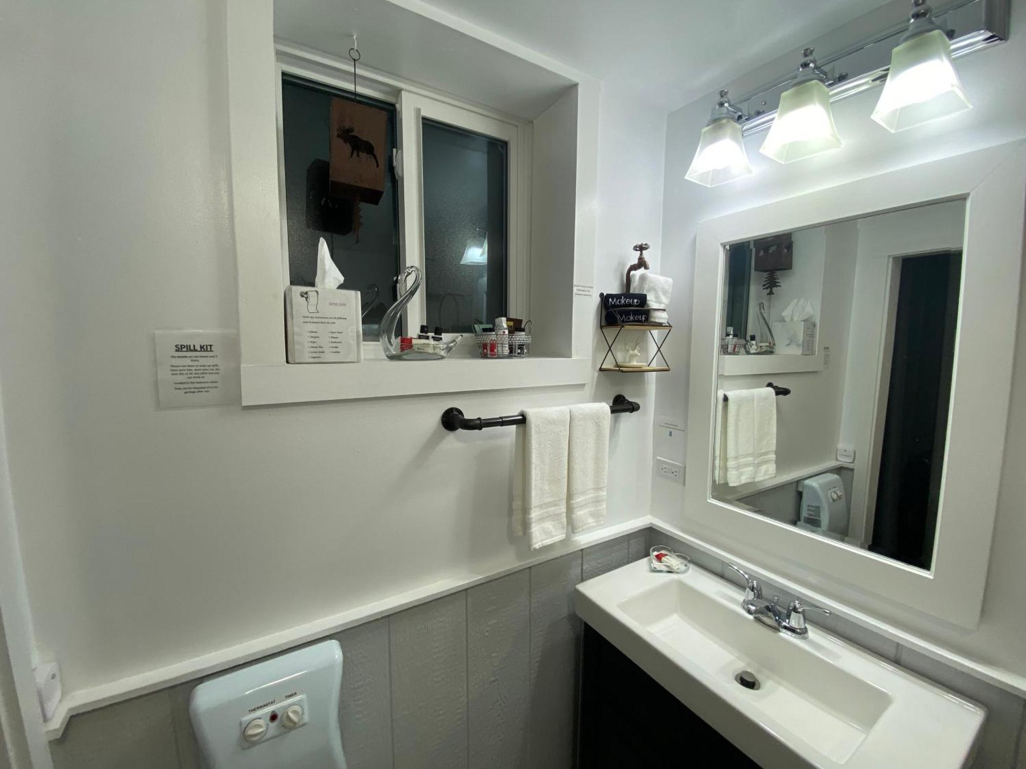 Our Place Up North Bnb 亨茨维尔 外观 照片
